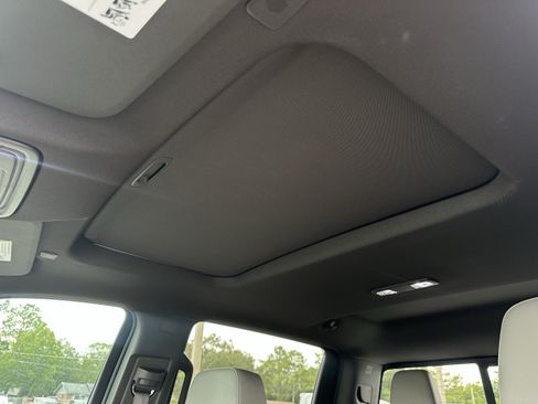 Used 2022 Chevrolet Silverado 1500 LTZ w/ LTZ Premium Package AWD/4WD image 23