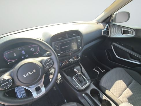 Used 2024 Kia Soul LX w/ Option Group 015 FWD image 21