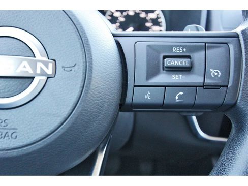 Used 2023 Nissan Rogue S image 12