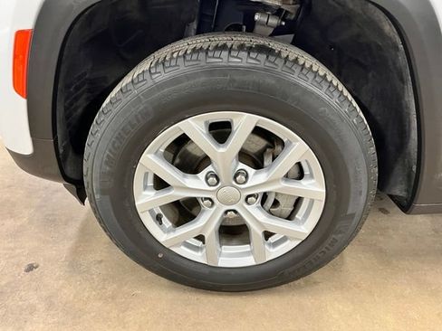 Used 2023 Jeep Grand Cherokee Limited RWD image 7