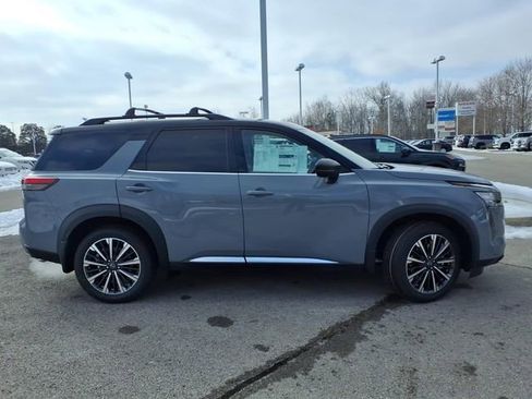 New 2026 Nissan Pathfinder Platinum image 2