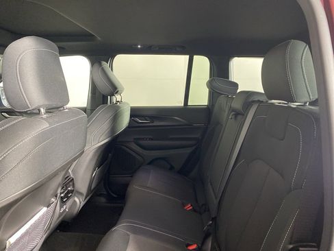 Used 2025 Jeep Grand Cherokee Laredo X w/ Luxury Tech Group I image 18