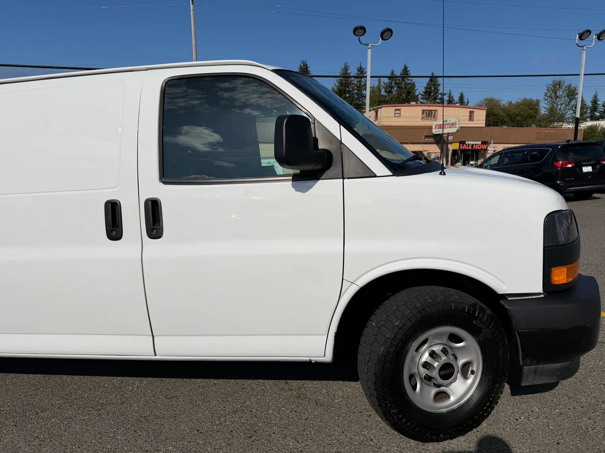 Used 2023 GMC Savana 2500 Extended w/ Driver Convenience Package RWD image 4