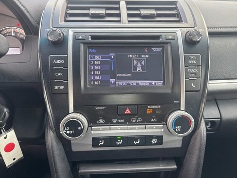 Used 2014 Toyota Camry SE image 31