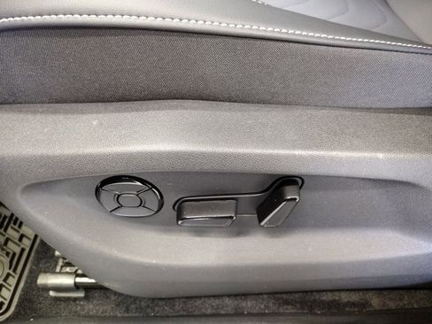 New 2026 Volkswagen Tiguan SE image 22