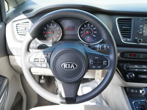 Used 2016 Kia Sedona LX w/ Option Group 020 FWD image 18