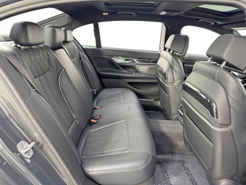 Used 2022 BMW 750i xDrive w/ Executive Package image 46