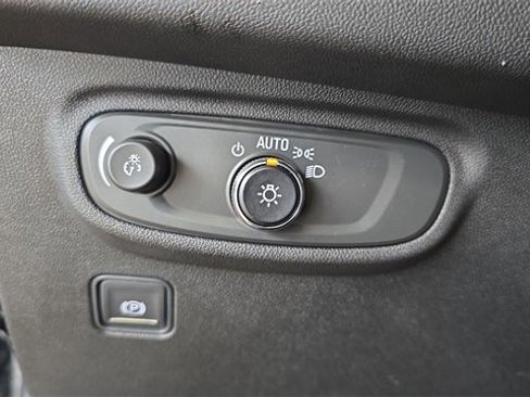 Used 2023 GMC Terrain SLE w/ Elevation Edition image 25