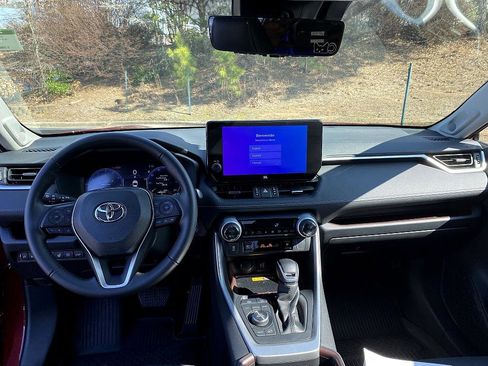 Used 2023 Toyota RAV4 Limited image 15