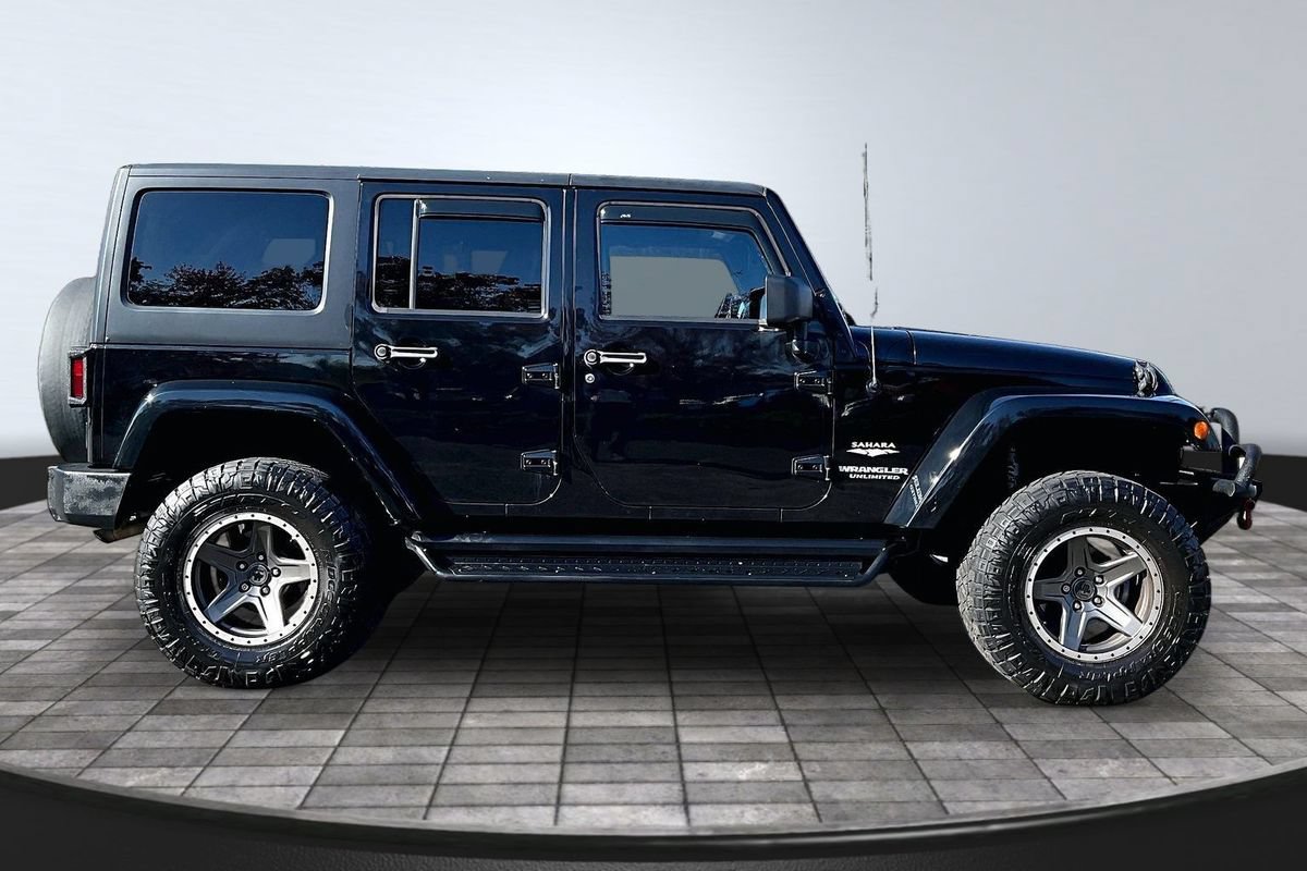 Used 2012 Jeep Wrangler Unlimited Sahara w/ Dual Top Group AWD/4WD image 8