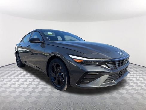 New 2026 Hyundai Elantra SEL Sport image 3