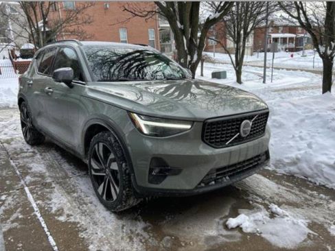 Used 2023 Volvo XC40 B5 Ultimate w/ Protection Package Premier image 11