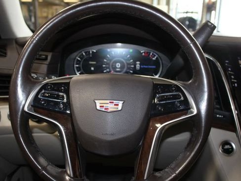 Used 2017 Cadillac Escalade Luxury AWD/4WD image 22