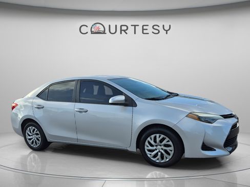 Used 2019 Toyota Corolla LE FWD image 9