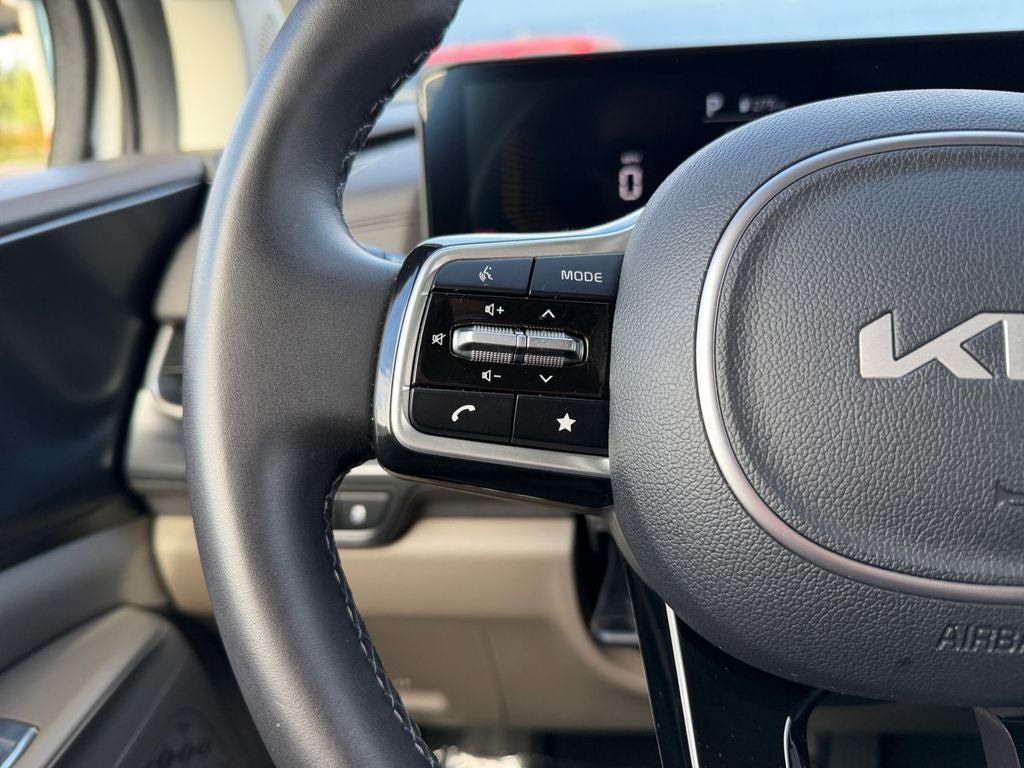 Used 2026 Kia Carnival FWD image 15