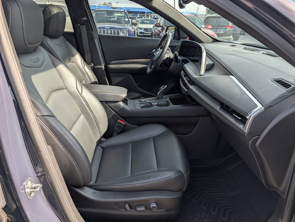 Used 2025 Cadillac XT4 Premium Luxury w/ Cold Weather Package FWD image 34