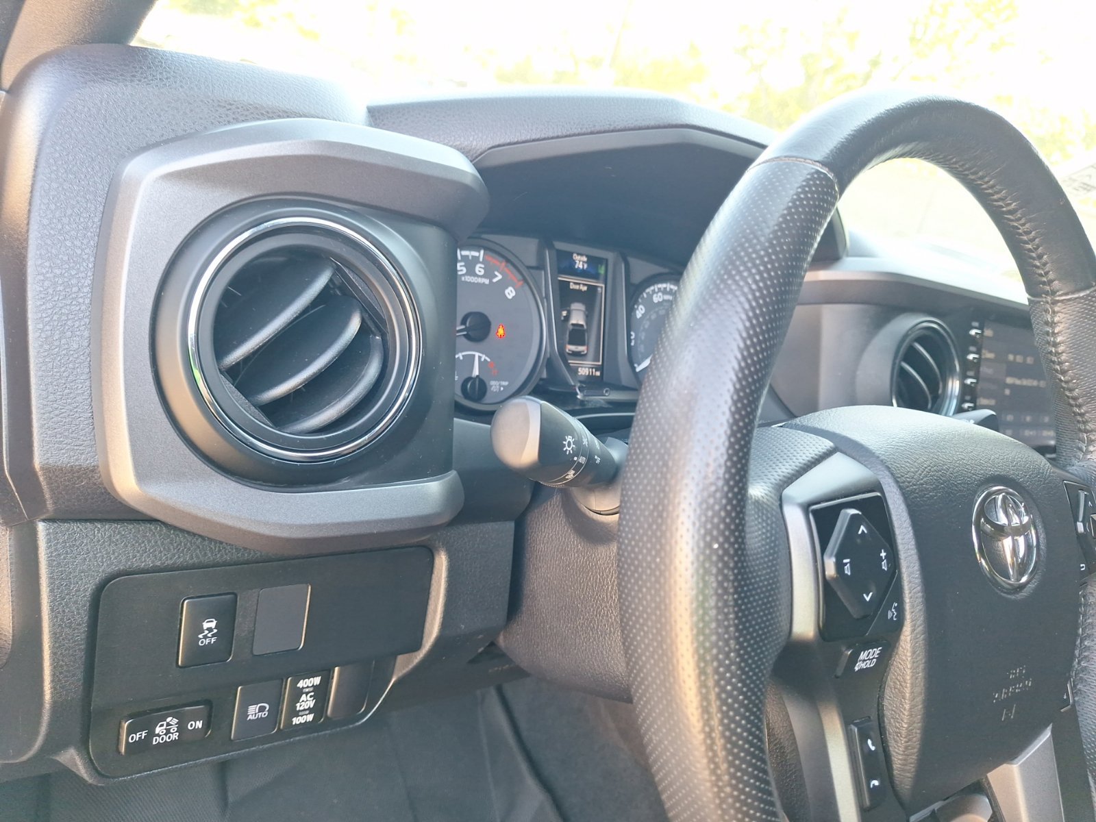 Used 2023 Toyota Tacoma TRD Off-Road w/ Technology Package AWD/4WD image 19