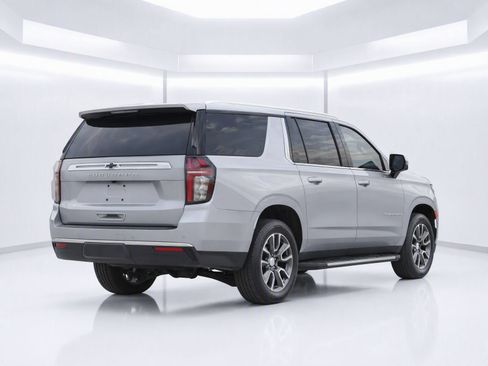 Used 2023 Chevrolet Suburban LS RWD image 8