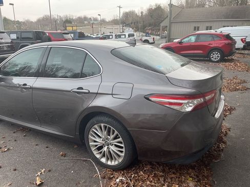 Used 2018 Toyota Camry XLE w/ Audio Package image 6