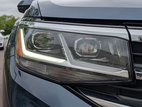 Certified 2023 Volkswagen Atlas Cross Sport SE w/ Panoramic Sunroof Package AWD/4WD image 16