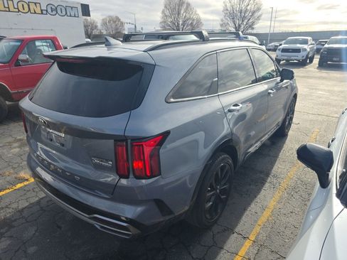 Used 2021 Kia Sorento SX image 3