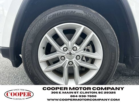 Used 2018 Jeep Grand Cherokee Laredo RWD image 11