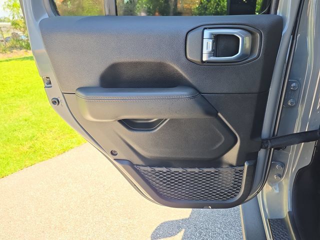 Used 2021 Jeep Wrangler Unlimited Rubicon AWD/4WD image 9