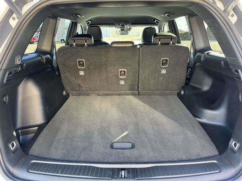 Used 2024 Jeep Grand Cherokee Altitude image 11