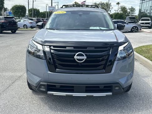 Used 2024 Nissan Pathfinder SL w/ SL Premium Package AWD/4WD image 4
