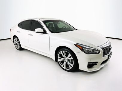 Used 2018 INFINITI Q70 Luxe w/ Sport Package