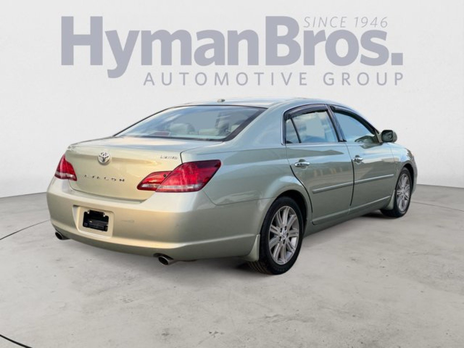 Used 2009 Toyota Avalon Limited FWD image 3