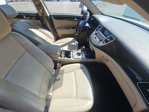 Used 2011 Hyundai Genesis 3.8 RWD image 10
