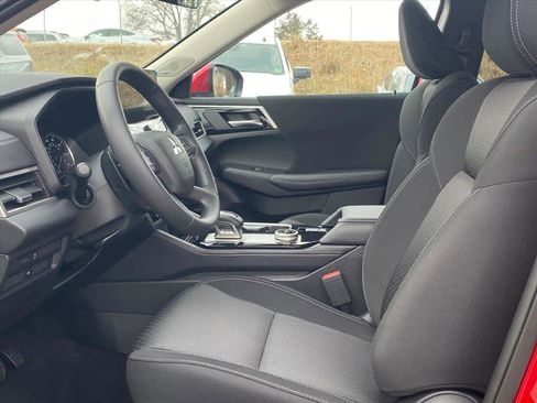 New 2026 Mitsubishi Outlander ES image 8