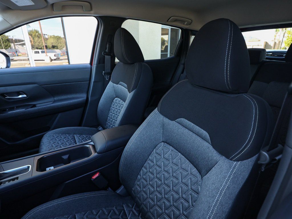 Used 2026 Nissan Kicks SV FWD image 16