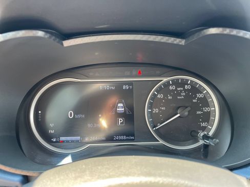 Used 2025 Nissan Versa SV FWD image 39