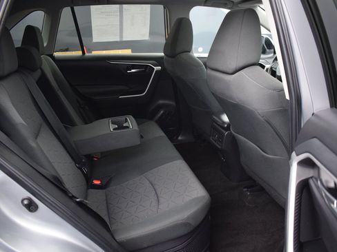 Used 2021 Toyota RAV4 XLE w/ Convenience Package AWD/4WD image 11