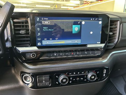 Used 2024 Chevrolet Silverado 2500 LT image 7