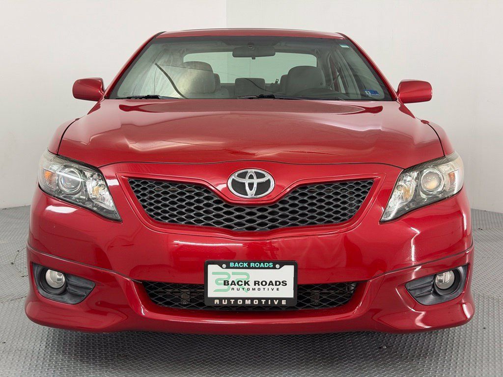 Used 2011 Toyota Camry SE w/ SE Extra-Value Pkg #1 FWD image 2
