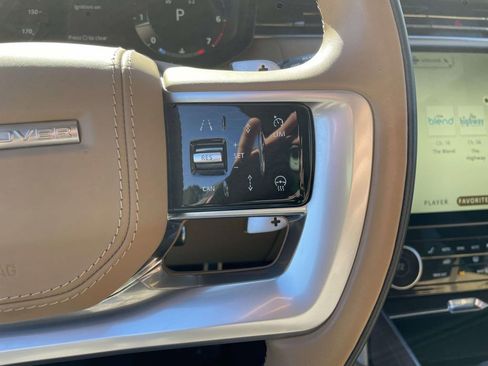 Used 2023 Land Rover Range Rover SE image 24