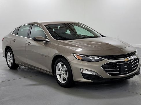 Used 2023 Chevrolet Malibu LT image 2