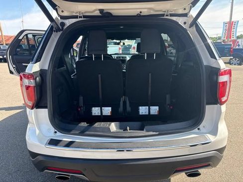 Used 2018 Ford Explorer XLT w/ Equipment Group 202A AWD/4WD image 12