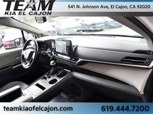 Used 2022 Toyota Sienna XLE w/ XLE Plus Package FWD image 10
