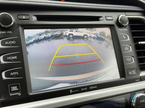 Used 2019 Toyota Highlander Limited image 22