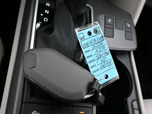 Used 2026 Kia Sportage EX FWD image 25