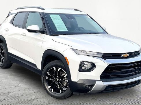 Used 2023 Chevrolet TrailBlazer LT w/ Convenience Package image 3