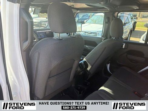 Used 2025 Jeep Gladiator Sport AWD/4WD image 32