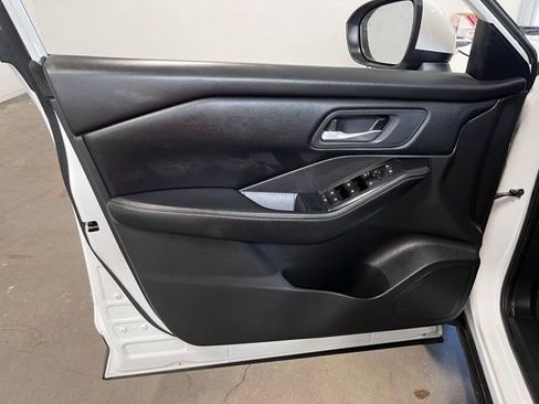 Used 2024 Nissan Rogue SV FWD image 24