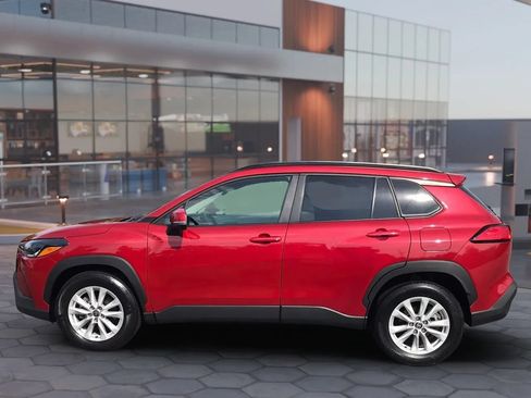 Used 2022 Toyota Corolla Cross LE w/ Moonroof Package AWD/4WD image 8