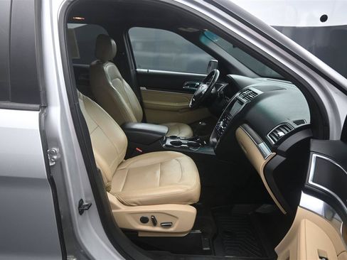 Used 2017 Ford Explorer Limited FWD image 9