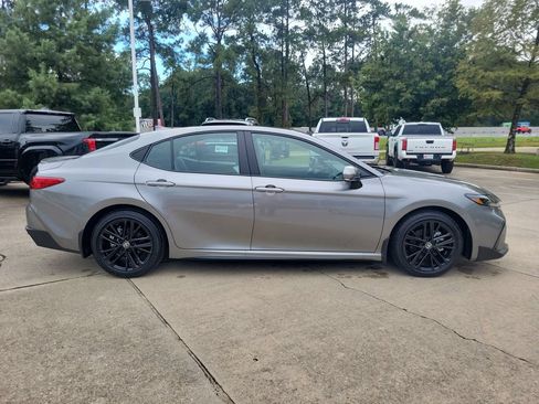 Used 2026 Toyota Camry SE w/ Multimedia Upgrade Package FWD image 9